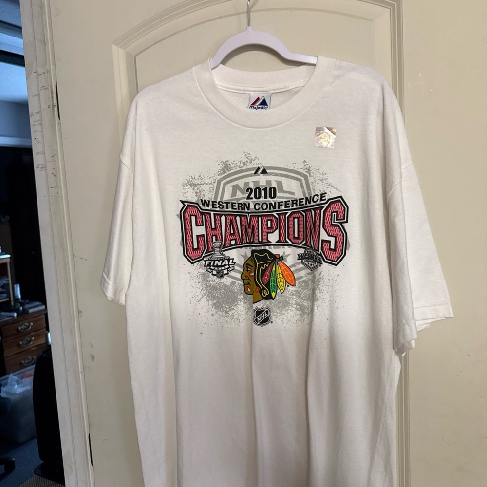 Majestic White 2010 Western Conference Champions Chicago Blackhawks Tee